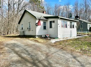 19 Elm St, Dexter, ME 04930