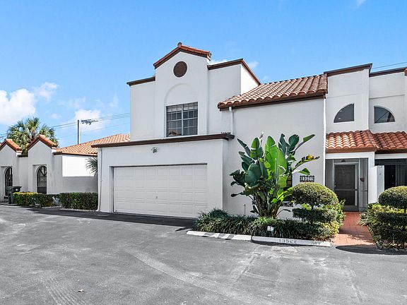 2nd image of 13522 Fountain View Boulevard #Court 1