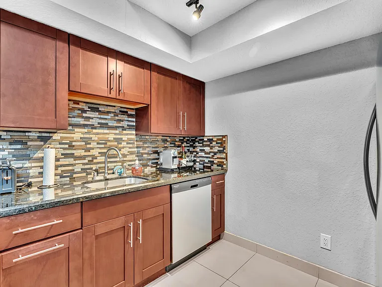 3417 NW 44th St #101 — Photo 46