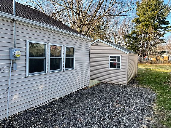3rd image of 1528 Willard St