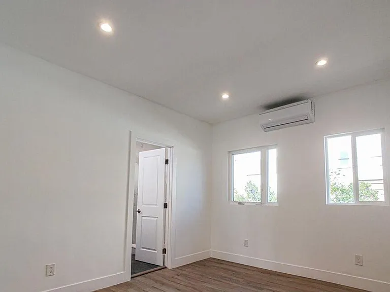 2951 Francis Ave — Photo 10