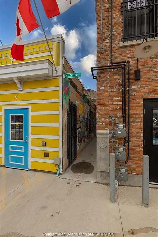 2 bed, $2,100 — Photo 2