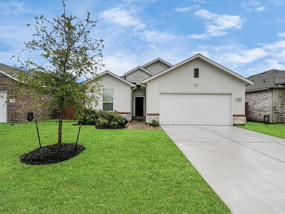 1st image of 10515 Moon Valley Ln