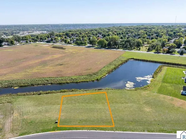 2124 Deerwood Dr, Mankato, MN 56003