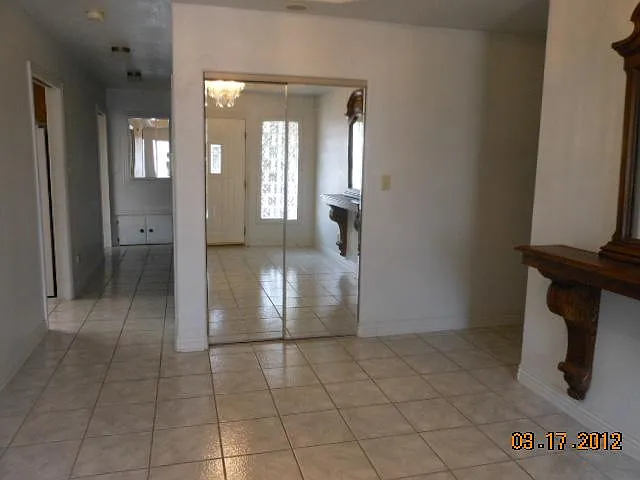 E Middleton Dr — Photo 3