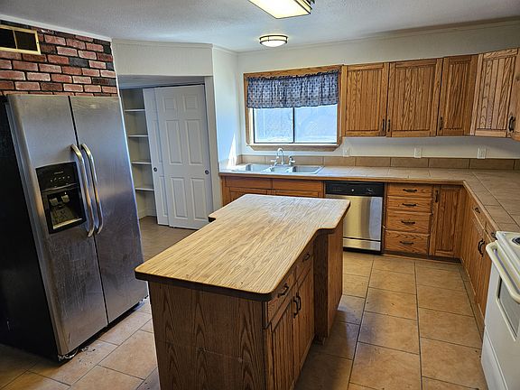 5th image of 85 N Oak Dr