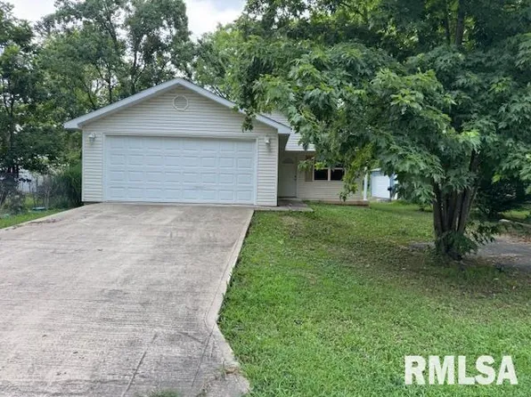 704 W 5th St, Johnston City, IL 62951