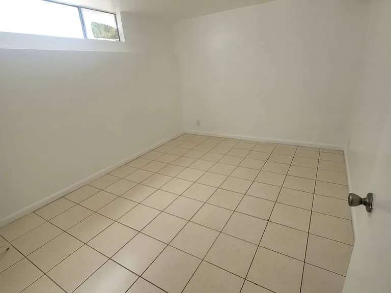 111 S Marguerita Ave #E — Photo 16