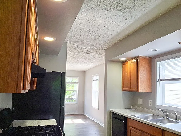 127 E Mulberry St — Photo 8