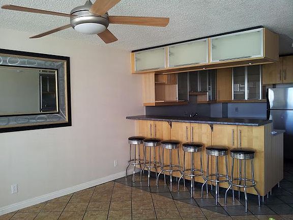 Why not invite some guests over for a drink and pupus (snacks).