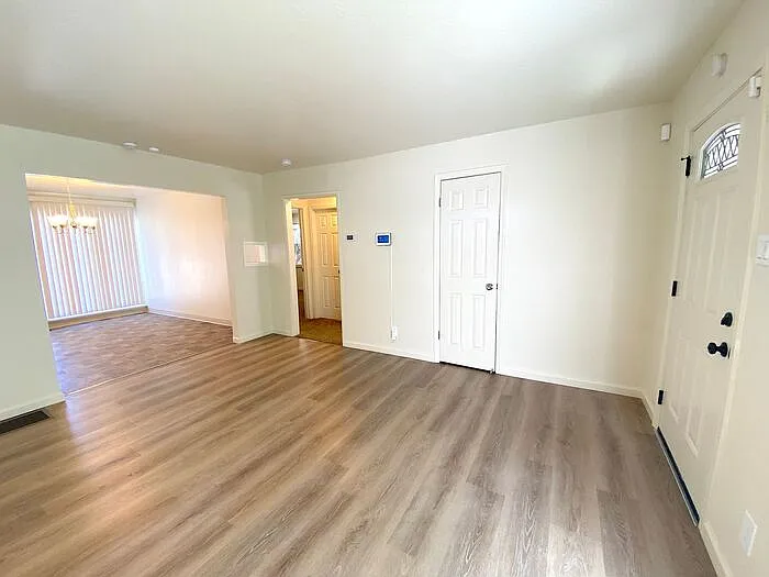 1100 Sutro St — Photo 11