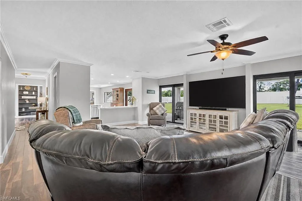 6 bed, 4.0 bath, 2912 sqft, $12,000 — Photo 3