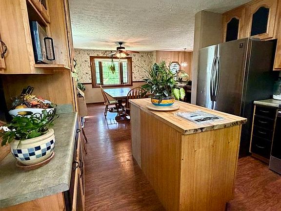 3rd image of 126 Creekview Ln
