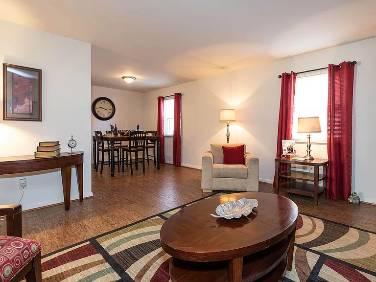 Newport Lake Apartments — Photo 7
