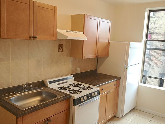 5th image of 570 W 183rd St APT 2D
