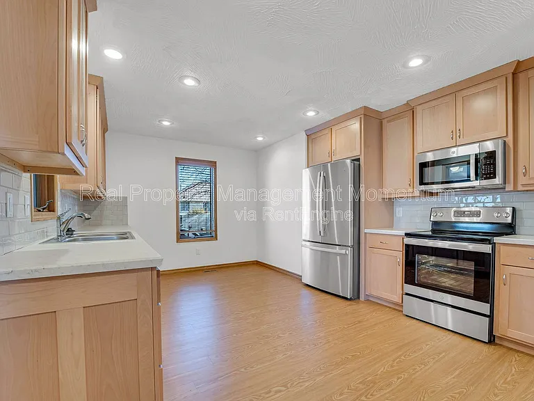 1868 S White Oak Ave — Photo 3