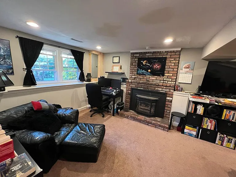 9 Putney Cir — Photo 2