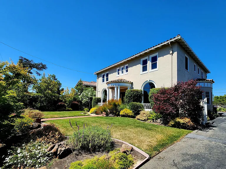 531 Harvard Rd — Photo 1