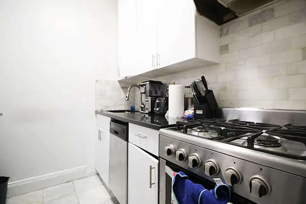 Rented by Bold New York | media 61