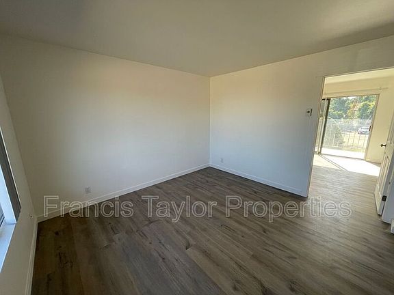 5th image of 424 Plymouth Dr APT 24