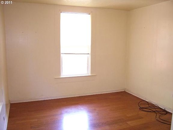 dowstair bedroom
