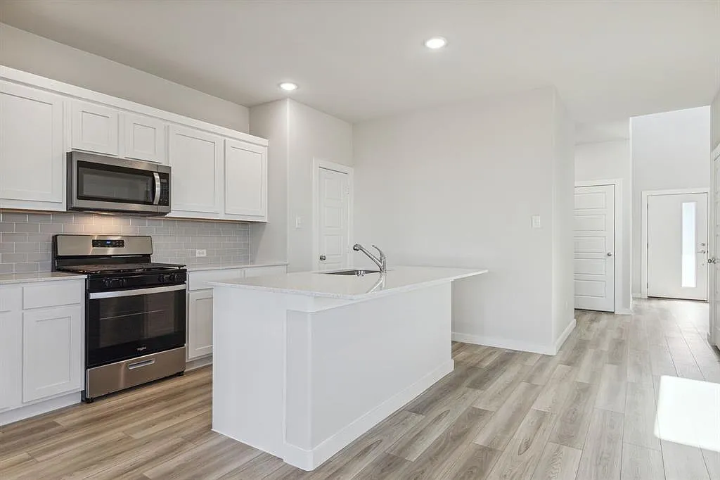 4 bed, 2536 sqft, $2,550 — Photo 4