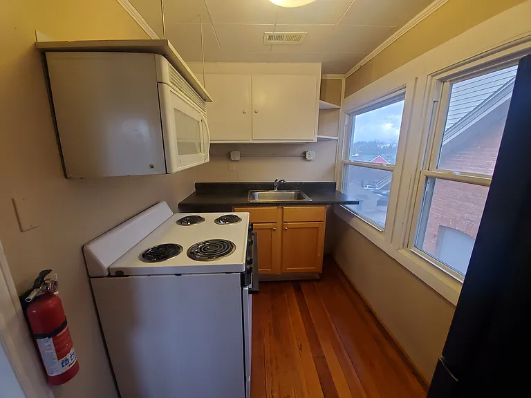 414 Perrin St #3 — Photo 4