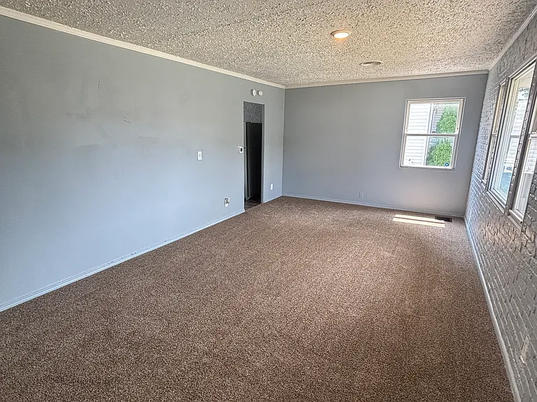 1635 Claudia Ave — Photo 5