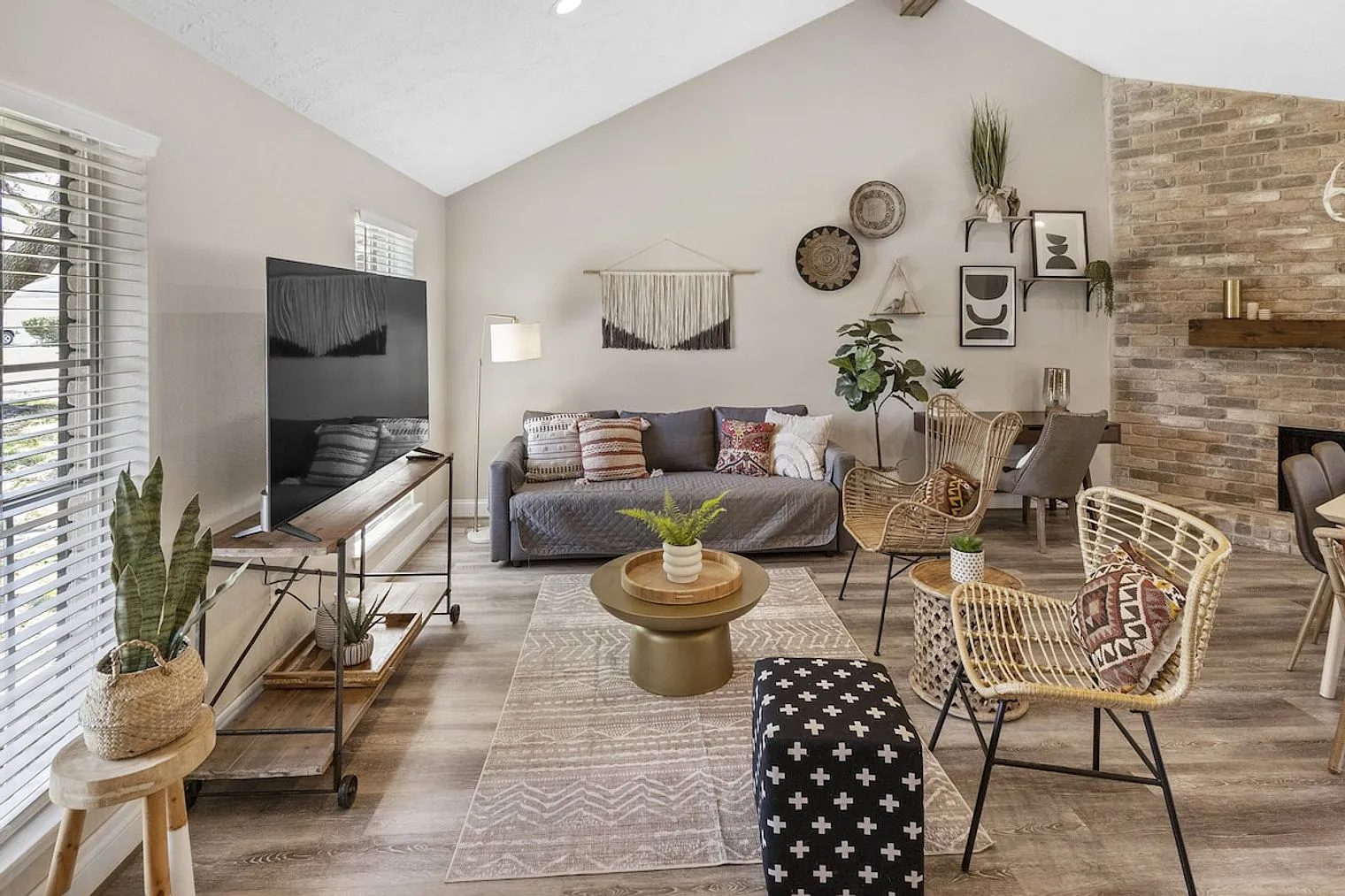 2 bed, 1.0 bath, $3,508 — Photo 2