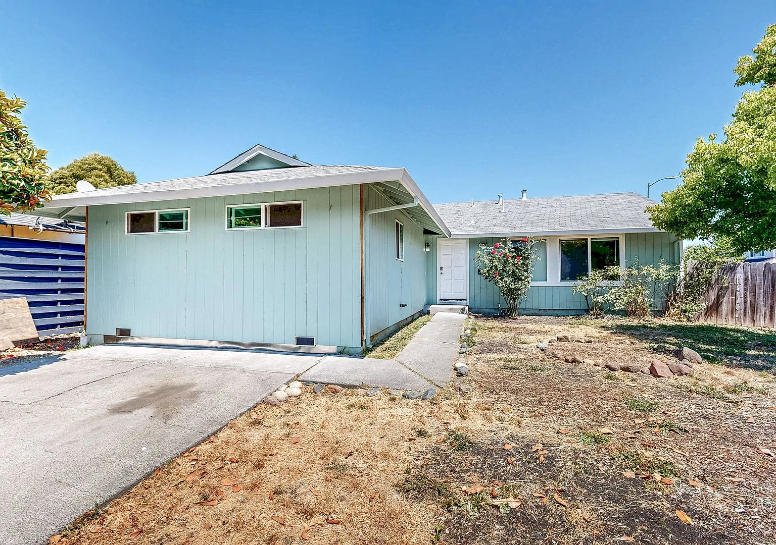 Charming 3 Bedroom and 2 Bathroom Single Family Home with Large Enclosed Backyard! — Photo 2