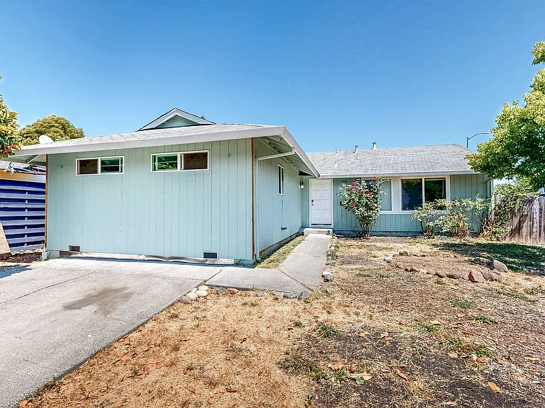 8690 Lords Manor Way — Photo 2
