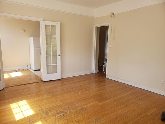 2nd image of 11 S Lake Ave APT 106