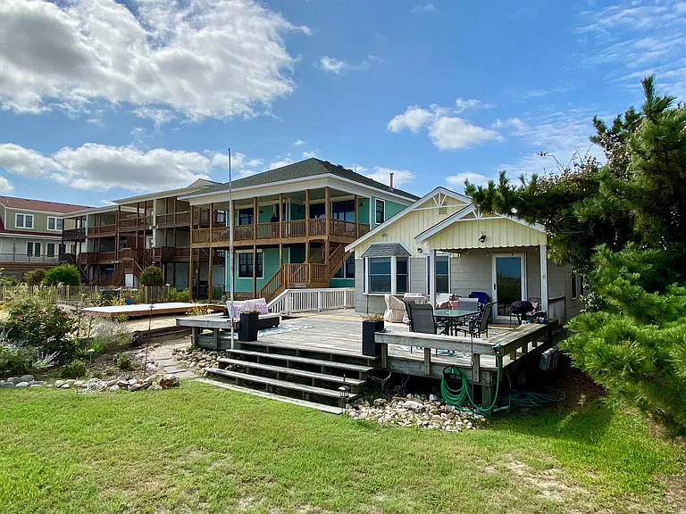 756 W Ocean View Ave — Photo 2
