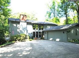 699 Coy Ln, Chagrin Falls, OH 44022
