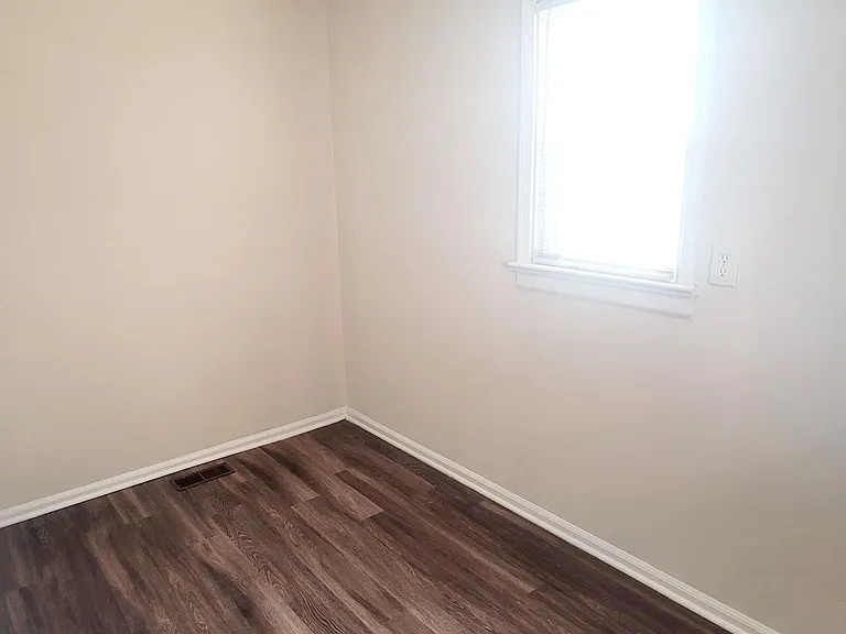 1210 Carlisle Ave — Photo 3