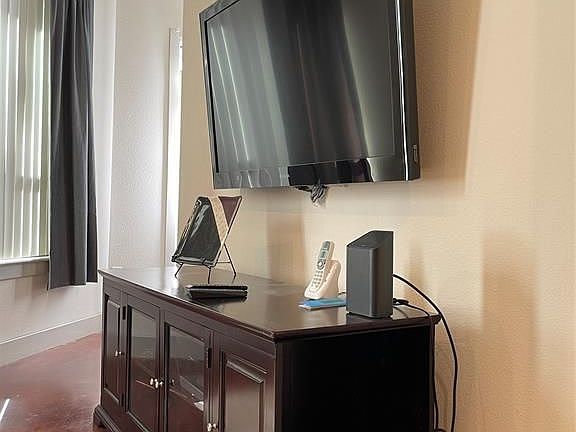 3rd image of 1901 Post Oak Blvd APT 1307