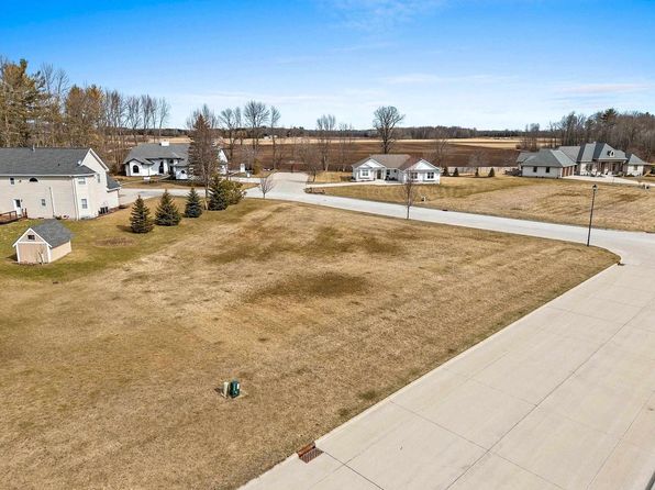 302 MOSIE COURT, Manitowoc, WI 54220