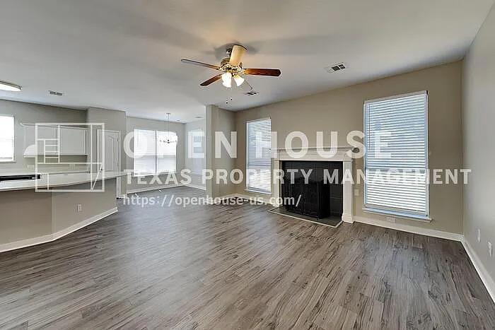 4 bed, 2.5 bath, 2434 sqft, $2,625 — Photo 4