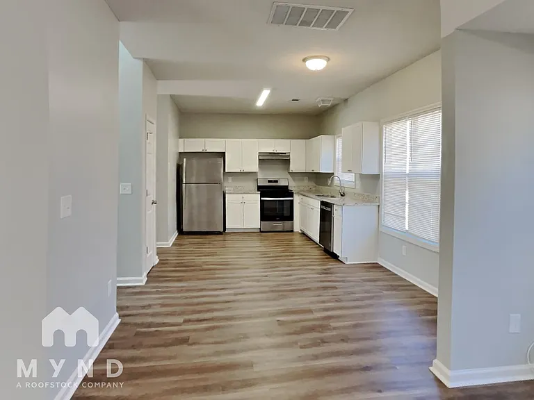 6473 Wellesley Dr — Photo 3