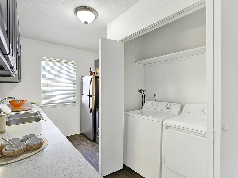 Kentwood Apartments — Photo 19