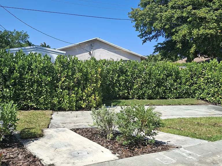 1097 Wilkinson Rd #B — Photo 16