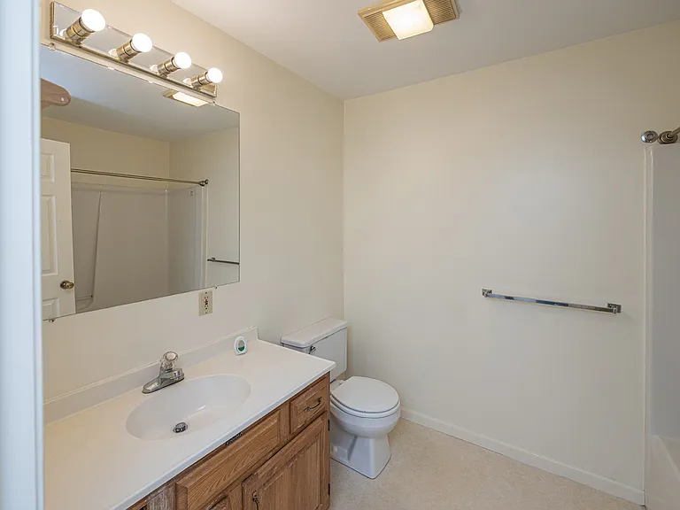 60 Riggs Dr — Photo 8