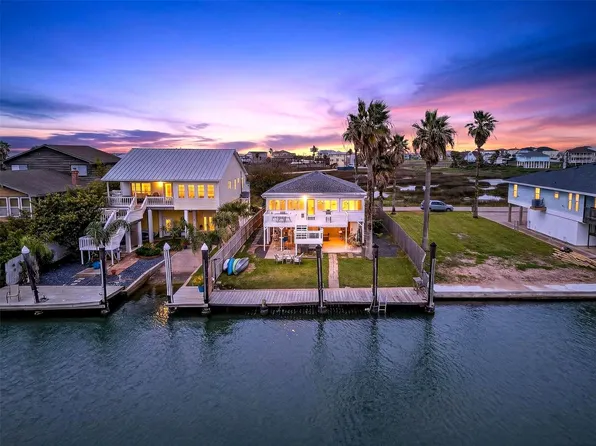 906 91st St, Galveston, TX 77554