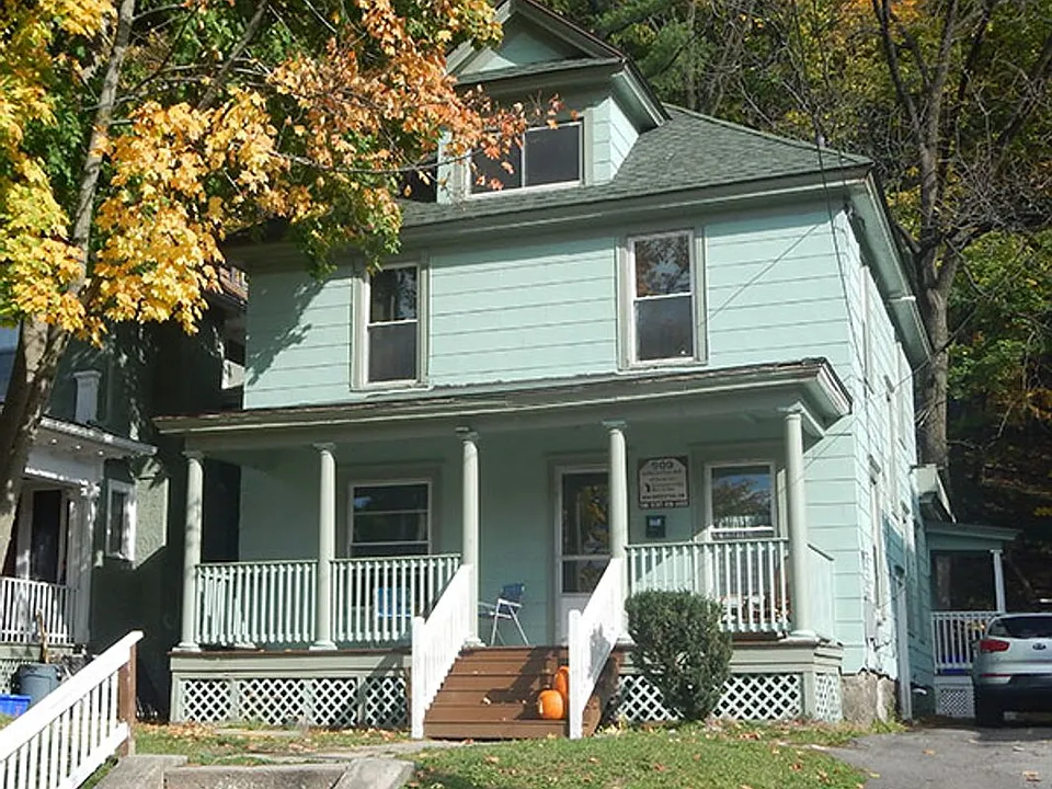 909 Lancaster Ave