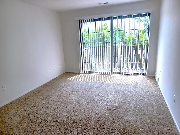Thornridge Apartments — Photo 40