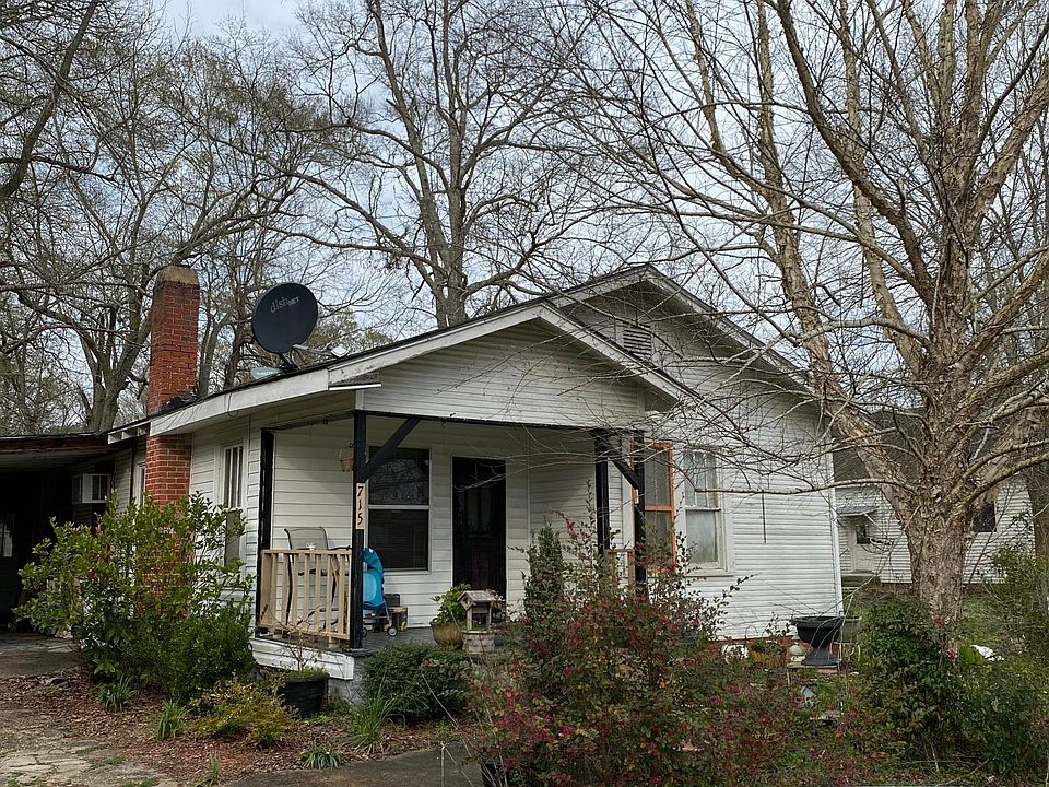 1st image of 715 College St