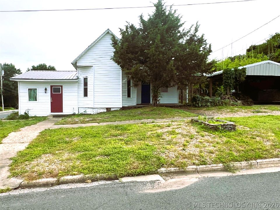1st image of 130 E Chickasaw St