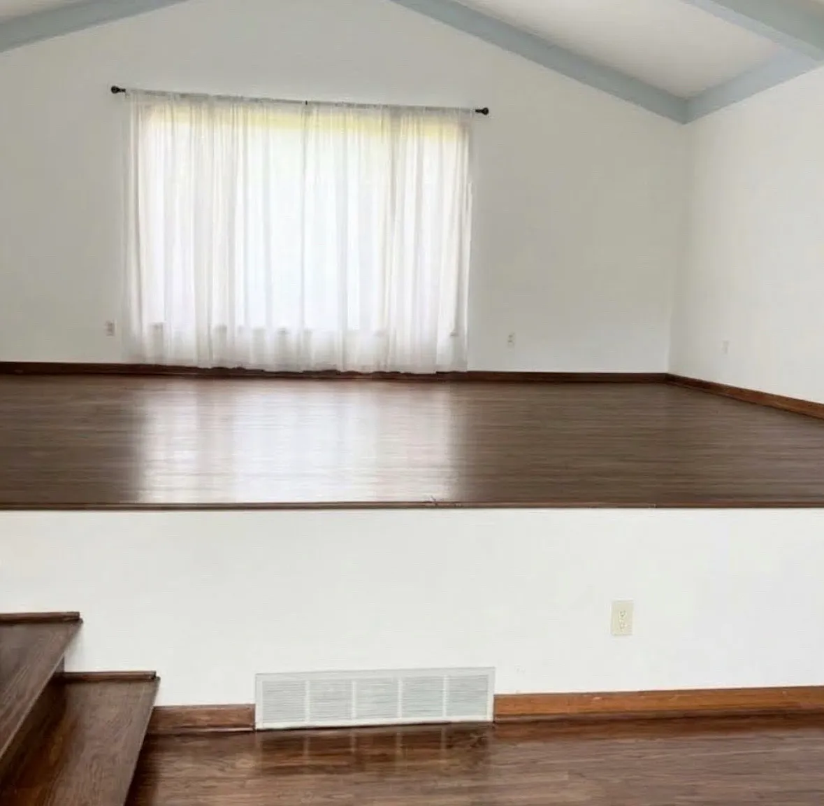 4 bed, 2.5 bath, 3100 sqft, $3,400 — Photo 3