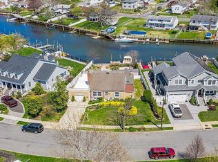 38 Carman St, Massapequa, NY 11758