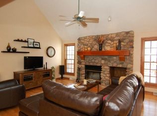 517 Saras Ct, Slinger, WI 53086